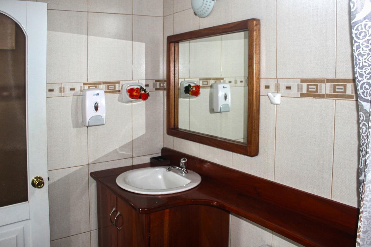 Hostal La Gran Tortuga Puerto Villamil Luaran gambar